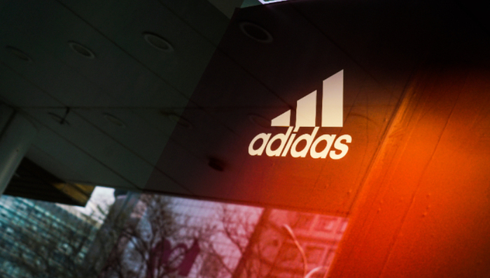 运动鞋服,中国市场,阿迪达斯,业绩,