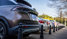 毀壞綠化帶換車位，上海浦東周家渡一小區(qū)因停車難引發(fā)糾紛｜消費(fèi)者報(bào)告