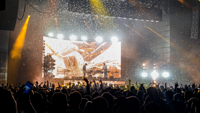 线下演出,演唱会,黄牛,粉丝经济,