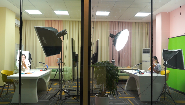 头部主播青黄不接，仓库直播开始走红