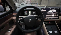 赛力斯，替问界加分还是减分？