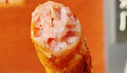 奶茶+烤腸火出圈，單店日營收超2萬，茶飲店該不該賣小吃？