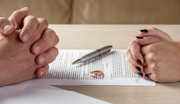 A股又見(jiàn)天價(jià)離婚！卓勝微實(shí)控人前妻分得34億市值股票，雙方分股不分權(quán)