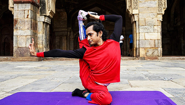 【图集】登上伦敦眼，躺进博物馆：全球爱好者庆祝国际瑜伽日
