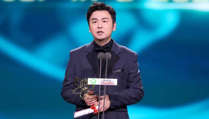 第二十八届白玉兰颁奖：雷佳音吴越分获最佳男女主角，《人世间》成最大赢家