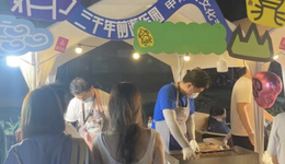 创富中年人，挤满798夜市