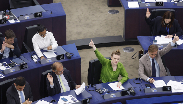 欧盟AI法案出炉，OpenAI等公司可打几分，核心争议点有哪些？