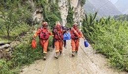 汶川泥石流已致4人遇難3人失聯(lián)，400余人正參與搜救