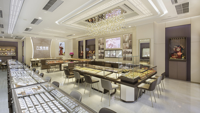 六福集团2023财年在内地新开超200家门店，收入不增反降