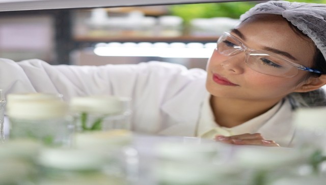 这家年入千亿的德国化学品分销巨头在中国出手了！背后有化妆品行业的一个小秘密