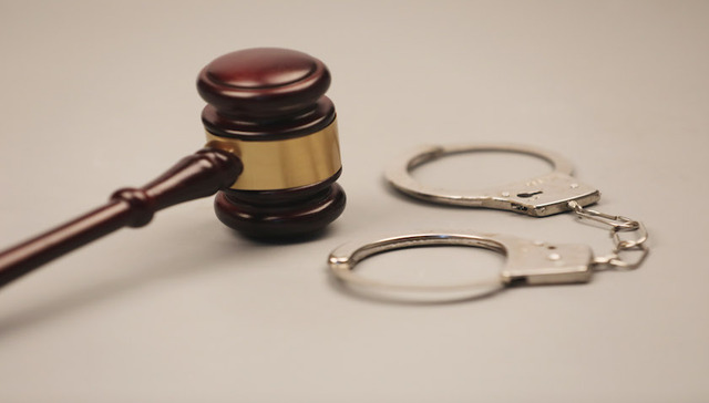 信用卡代理维权首次被定刑敲诈勒索， 一黑灰产中介获刑一年三个月丨局外人