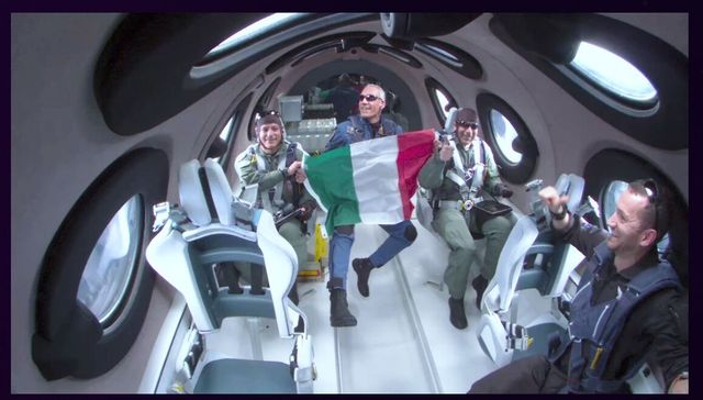 维珍银河首次商业太空飞行顺利结束，股价却大幅下挫