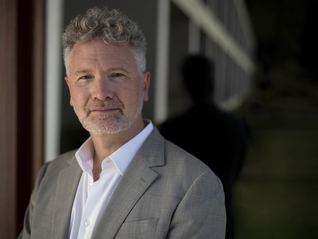 【十问世界经济学人①】专访亚当·图兹：我们正在进入一个“多重危机”的时代