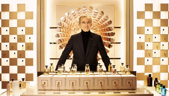 LVMH老板一定想不到，来中国巡店竟然成了“顶流”