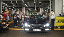 “港车北上”来了，首辆香港单牌车驶入珠海