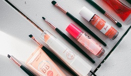 明星扎堆“打假”化妝品公司