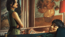 《消失的她》，为什么能一边挨骂一边赚钱？