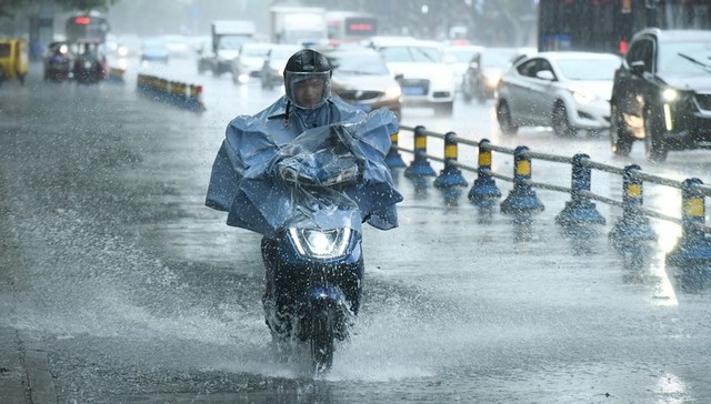 直通部委 | 我国七大江河流域将全面进入主汛期 上半年电影票房同比增长52.91%