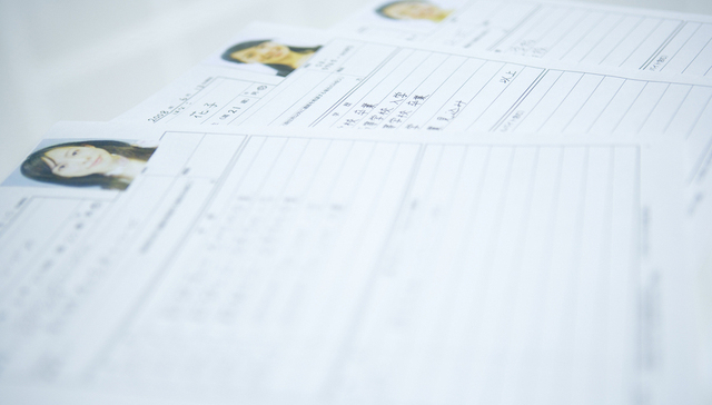 扎克伯格窃取哈佛大学同学信息，是不是也该被刑拘？