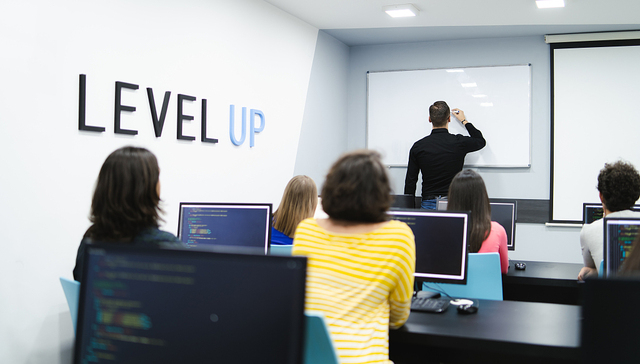 AI大模型风口中，企业培训的行业拐点来了吗？