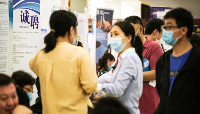 入职奖励为何吸引不了高校毕业生进入养老服务业？| 教育洞察