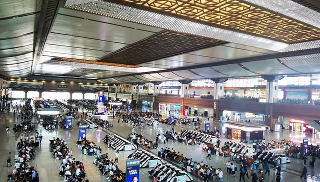 火车站不让乘客进候车厅？广铁集团：已调整营业时间