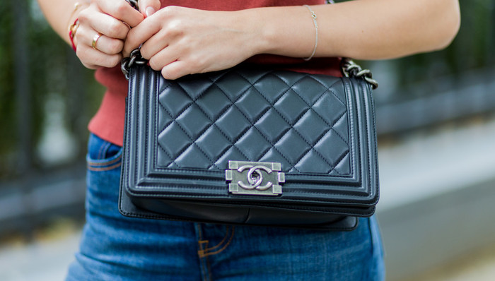 香奈儿首次公开质保条款，但想送修包包还是不容易