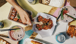 年輕人瘋搶“剩菜盲盒”