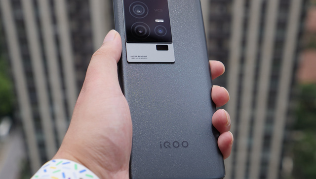 iQOO 11S体验：游戏表现出彩，可能是最强直屏手机