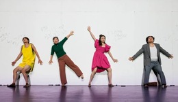 人們從主宰世界的狂喜中醒來，陷入被數(shù)字科技剝削的想象中 | 7月滬京好戲推薦