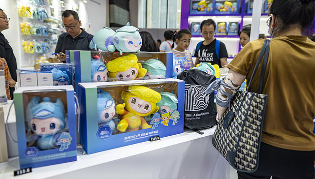 大运、亚运接连打响，频繁刷脸的吉祥物们想成为下一个“冰墩墩”