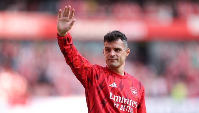 各路豪门砸钱引援，欧洲足球俱乐部也忙于签球衣赞助开源