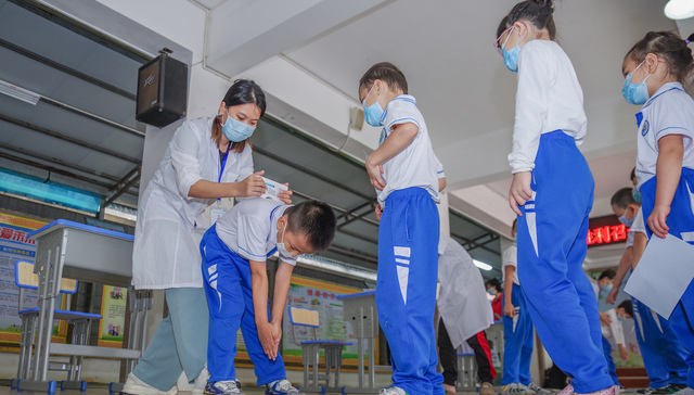 被低估和妖魔化的脊柱侧弯，国内患者数量或已超千万