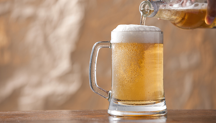 科罗娜母公司星座品牌一季度净利同比降六成，公司剥离精酿业务