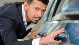 AI大模型，智能汽车的下一个战场？