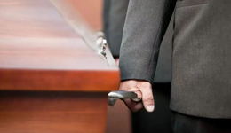 曾是“天坑”专业，如今却成“金饭碗”：殡葬学的爆火与真实