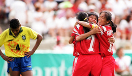 【圖集】“鏗鏘玫瑰”出征！女足世界杯倒計時，回顧中國女足精彩瞬間