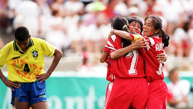 【图集】“铿锵玫瑰”出征！女足世界杯倒计时，回顾中国女足精彩瞬间