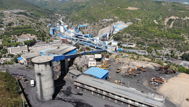Self-driving trucks revolutionize strip mines’ green transformation