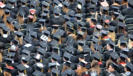 关于为什么读大学，我们应该相信张雪峰还是颜宁?