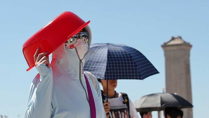 不管2023年是否为最热一年，现在义乌防晒小商品已经卖疯