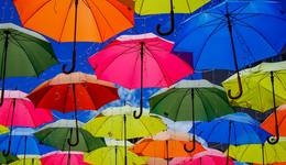 防晒经济“爆火”，品牌和工厂“遇冷”