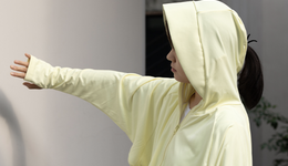 年轻人买爆防晒平替：代工厂月入300万，义乌商家通宵发货