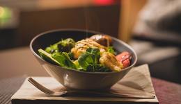 午餐膨脹，打工人吃一頓好飯?jiān)絹?lái)越貴