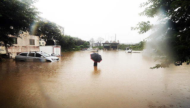 【图集】韩国暴雨死亡人数升至40人，救援持续进行中