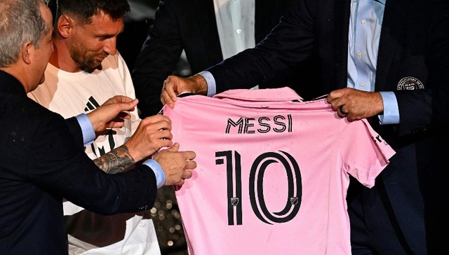 梅西亮相迈阿密国际，先开始淘金的C罗已破吉尼斯纪录