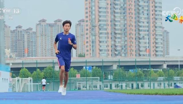 李俊霖,冠军,突破极限,青春,全运会,中国大学生,比赛,田径锦标赛,羽毛球队,耐力训练