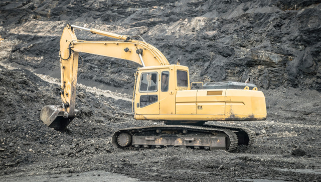 连续两年经营异常，困于“宫斗”的蓝翔怎么了？