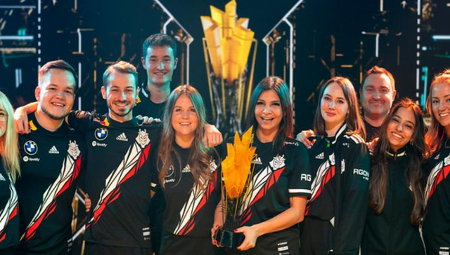 电竞赛事,女性玩家,商业化,