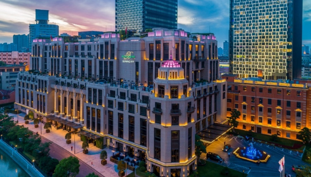 “赏味星厨”亮相上海苏宁宝丽嘉酒店，带来一场充满光影未来感的美食秀